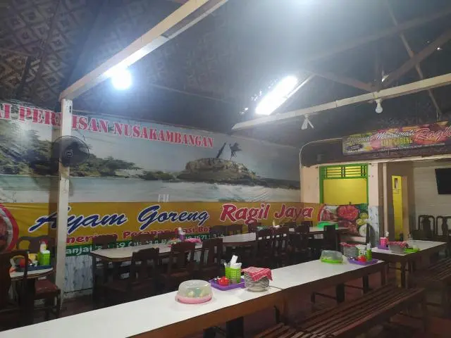 Ragil Jaya: Ayam Goreng yang Melekat di Lidah Cilacap